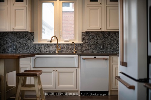 17 First Avenue, Orangeville, ON - Indoor Photo Showing Kitchen With Upgraded Kitchen