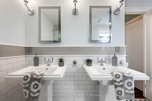 17 First Avenue, Orangeville, ON - Indoor Photo Showing Bathroom