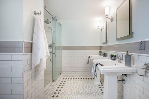 17 First Avenue, Orangeville, ON - Indoor Photo Showing Bathroom