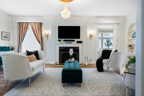 17 First Avenue, Orangeville, ON - Indoor Photo Showing Living Room