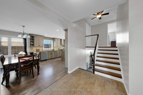 186 Crossland Gate, Newmarket, ON - Indoor Photo Showing Dining Room