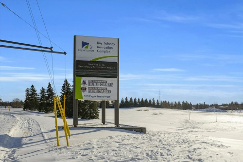 186 Crossland Gate, Newmarket, ON - Outdoor With View