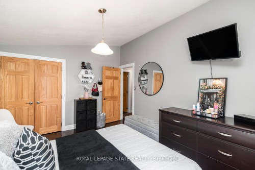 92 Auchmar Road, Hamilton, ON - Indoor Photo Showing Bedroom