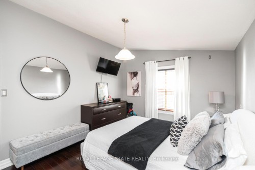 92 Auchmar Road, Hamilton, ON - Indoor Photo Showing Bedroom