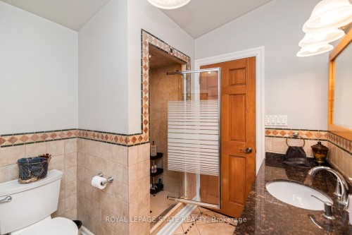 92 Auchmar Road, Hamilton, ON - Indoor Photo Showing Bathroom