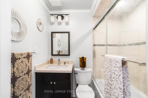 92 Auchmar Road, Hamilton, ON - Indoor Photo Showing Bathroom