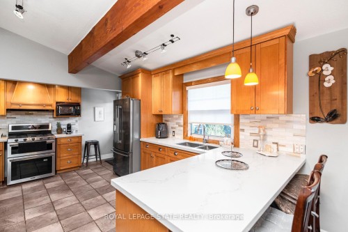 92 Auchmar Road, Hamilton, ON - Indoor Photo Showing Kitchen With Double Sink