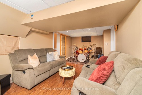 92 Auchmar Road, Hamilton, ON - Indoor Photo Showing Living Room