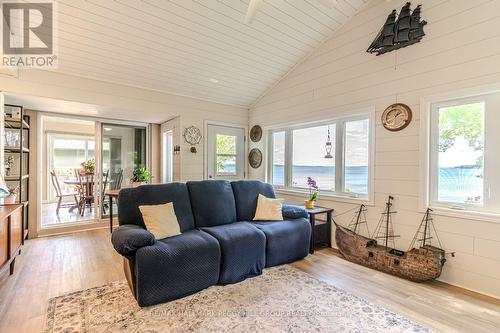 383 Peek-A-Boo Trail, Tiny, ON - Indoor Photo Showing Living Room