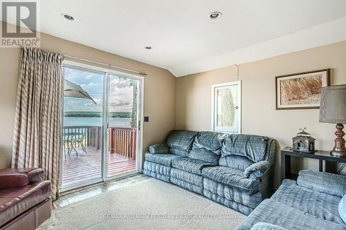 383 Peek-A-Boo Trail, Tiny, ON - Indoor Photo Showing Living Room