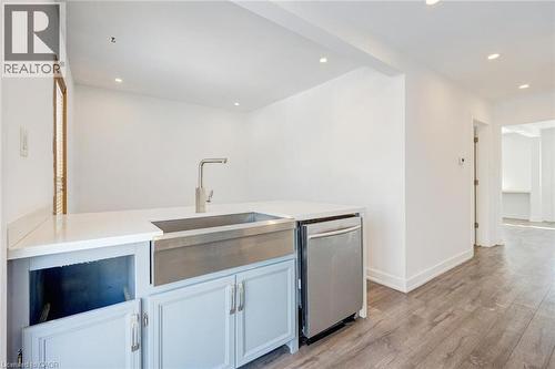 1099 Ogden Avenue, Mississauga, ON - Indoor Photo Showing Kitchen