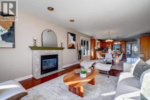 140 Station Court, Kingsville, ON - Indoor Photo Showing Living Room With Fireplace