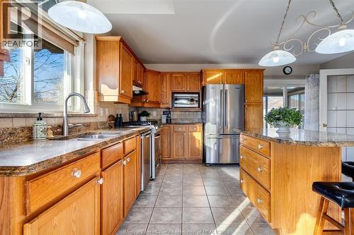 140 Station Court, Kingsville, ON - Indoor Photo Showing Kitchen With Double Sink