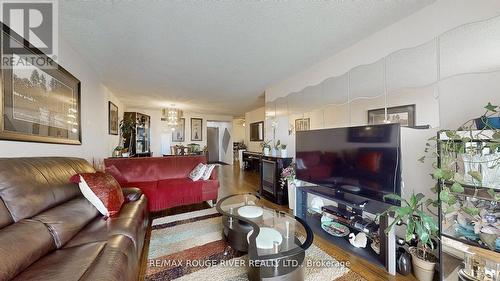 901 - 131 Torresdale Avenue, Toronto, ON - Indoor Photo Showing Living Room