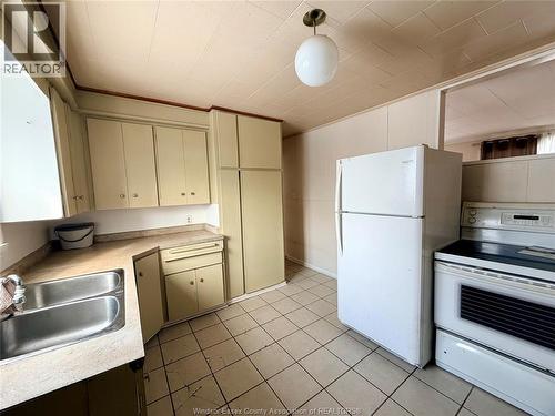 1651 Aubin, Windsor, ON - Indoor Photo Showing Kitchen With Double Sink