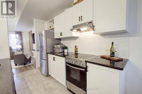 46 - 70 Plains Road W, Burlington (Lasalle), ON - Indoor Photo Showing Kitchen With Upgraded Kitchen