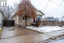 35 CHARLES AVENUE  St. Catharines, ON L2M 5S8