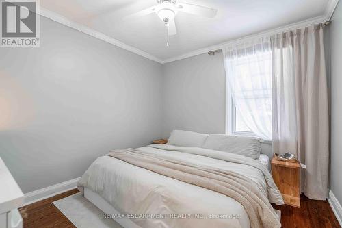 35 Charles Avenue, St. Catharines, ON - Indoor Photo Showing Bedroom