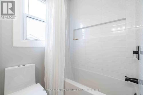 35 Charles Avenue, St. Catharines, ON - Indoor Photo Showing Bathroom