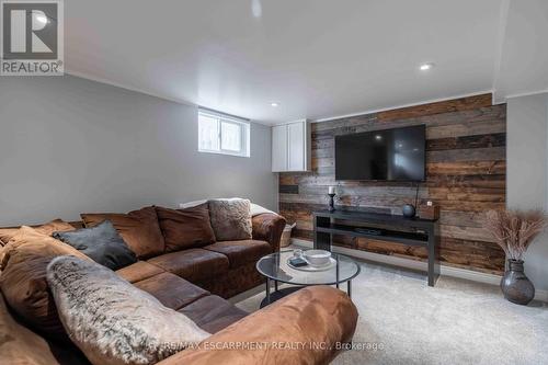 35 Charles Avenue, St. Catharines, ON - Indoor Photo Showing Living Room