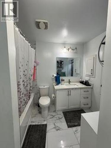 7 Sandhurst Circle E, Toronto, ON - Indoor Photo Showing Bathroom