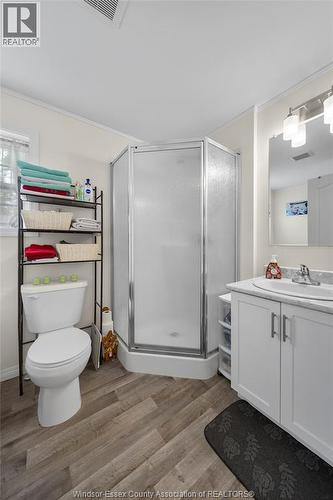 191 Steven Court, Essex, ON - Indoor Photo Showing Bathroom