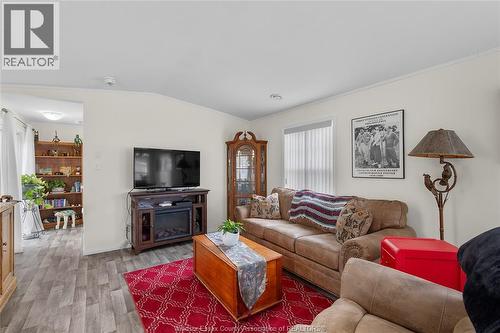 191 Steven Court, Essex, ON - Indoor Photo Showing Living Room