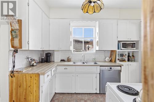 49 Hawthorne Ave, Sault Ste. Marie, ON - Indoor Photo Showing Kitchen With Double Sink