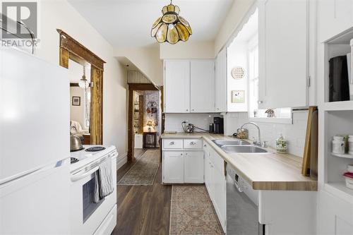 49 Hawthorne Ave, Sault Ste. Marie, ON - Indoor Photo Showing Kitchen With Double Sink