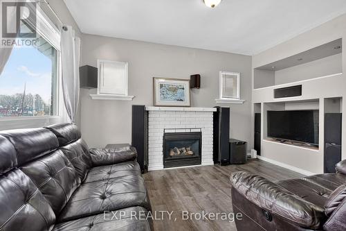 655 Highbury Avenue N, London East (East M), ON - Indoor Photo Showing Living Room With Fireplace