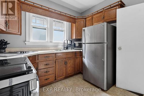 655 Highbury Avenue N, London East (East M), ON - Indoor Photo Showing Kitchen
