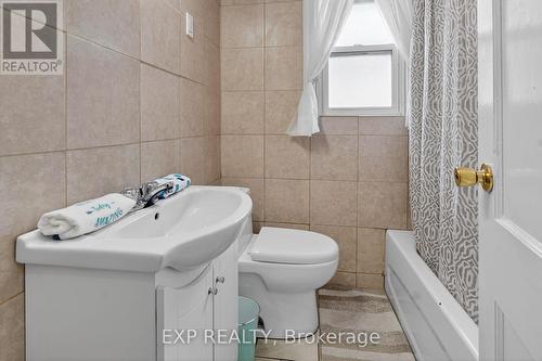 655 Highbury Avenue N, London East (East M), ON - Indoor Photo Showing Bathroom