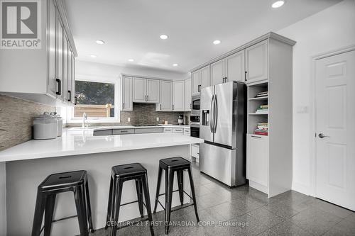 768 Franklinway Crescent, London North (North R), ON - Indoor Photo Showing Kitchen With Upgraded Kitchen