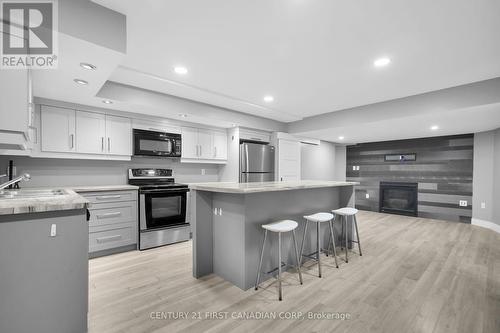 768 Franklinway Crescent, London North (North R), ON - Indoor Photo Showing Kitchen