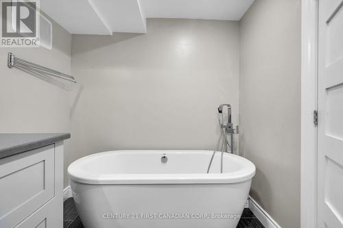 768 Franklinway Crescent, London North (North R), ON - Indoor Photo Showing Bathroom