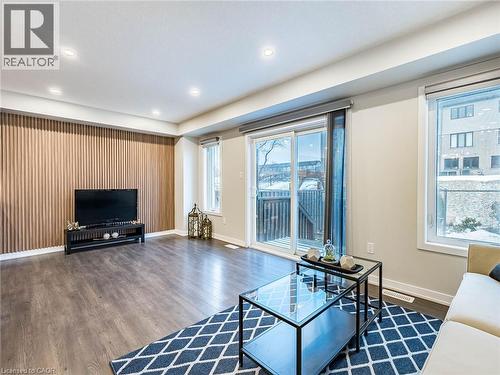 98 Crafter Crescent, Stoney Creek, ON - Indoor Photo Showing Living Room