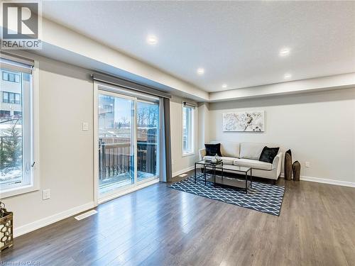 98 Crafter Crescent, Stoney Creek, ON - Indoor Photo Showing Living Room