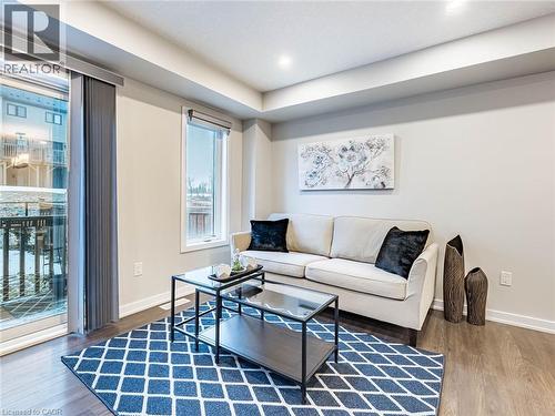 98 Crafter Crescent, Stoney Creek, ON - Indoor Photo Showing Living Room