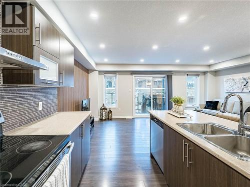 98 Crafter Crescent, Stoney Creek, ON - Indoor Photo Showing Kitchen With Double Sink With Upgraded Kitchen