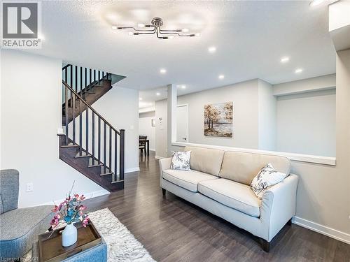 98 Crafter Crescent, Stoney Creek, ON - Indoor Photo Showing Living Room