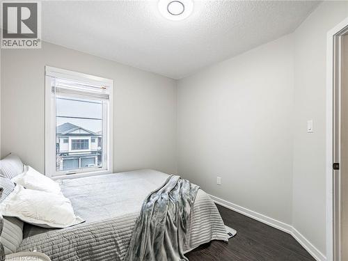 98 Crafter Crescent, Stoney Creek, ON - Indoor Photo Showing Bedroom