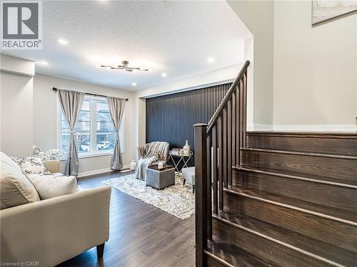 98 Crafter Crescent, Stoney Creek, ON - Indoor Photo Showing Other Room