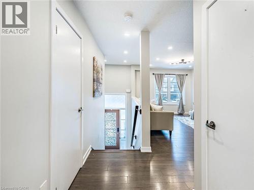 98 Crafter Crescent, Stoney Creek, ON - Indoor Photo Showing Other Room