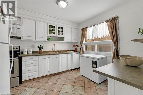 1180 Mississauga Valley Boulevard Unit# 4, Mississauga, ON - Indoor Photo Showing Kitchen With Double Sink