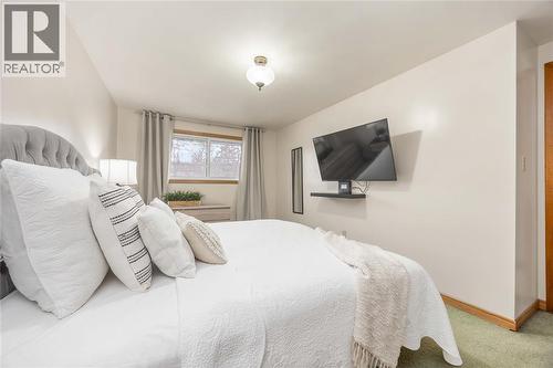 639 Stacy Court, Sarnia, ON - Indoor Photo Showing Bedroom