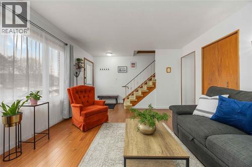 639 Stacy Court, Sarnia, ON - Indoor Photo Showing Living Room