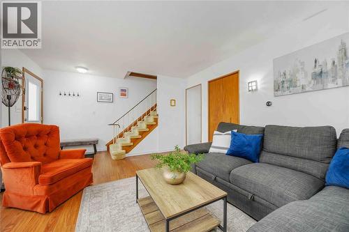639 Stacy Court, Sarnia, ON - Indoor Photo Showing Living Room