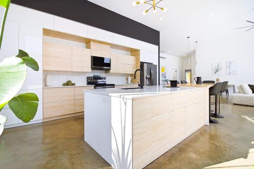 Cuisine - 57 Ch. Du Poisson-Blanc, Notre-Dame-Du-Laus, QC - Indoor Photo Showing Kitchen With Upgraded Kitchen