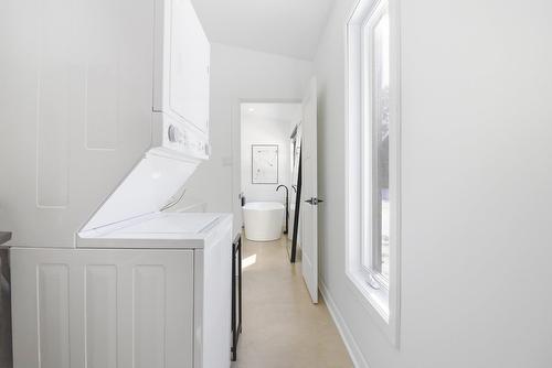 Salle de lavage - 57 Ch. Du Poisson-Blanc, Notre-Dame-Du-Laus, QC - Indoor Photo Showing Laundry Room