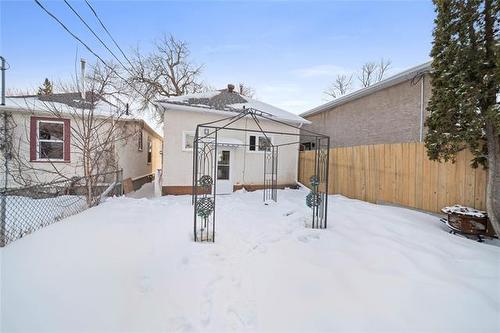 563 Matheson Ave, Winnipeg, MB 